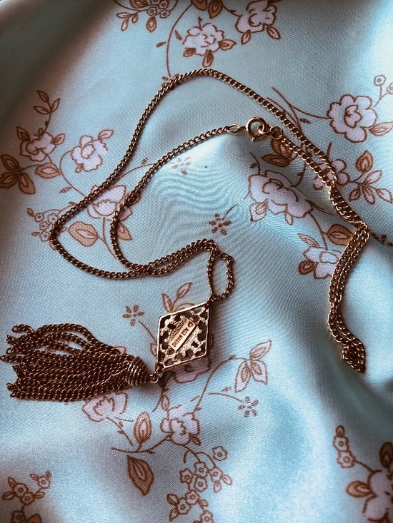 Sarah Coventry long gold tone tassel necklace - Picture 3 of 6